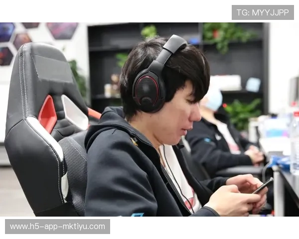 LPL抢龙团战打野极限惩戒拿下关键远古龙：一场决胜的英雄对决