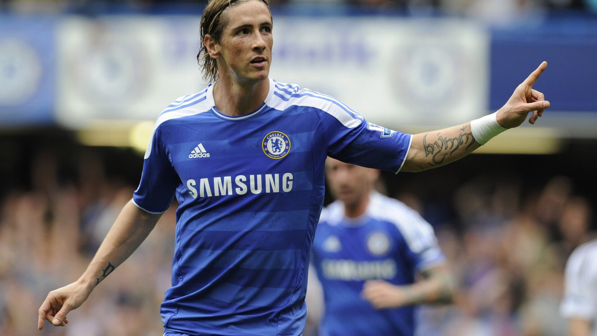 切尔西球迷支持热烈,激励球队发挥出色,切尔西的球迷