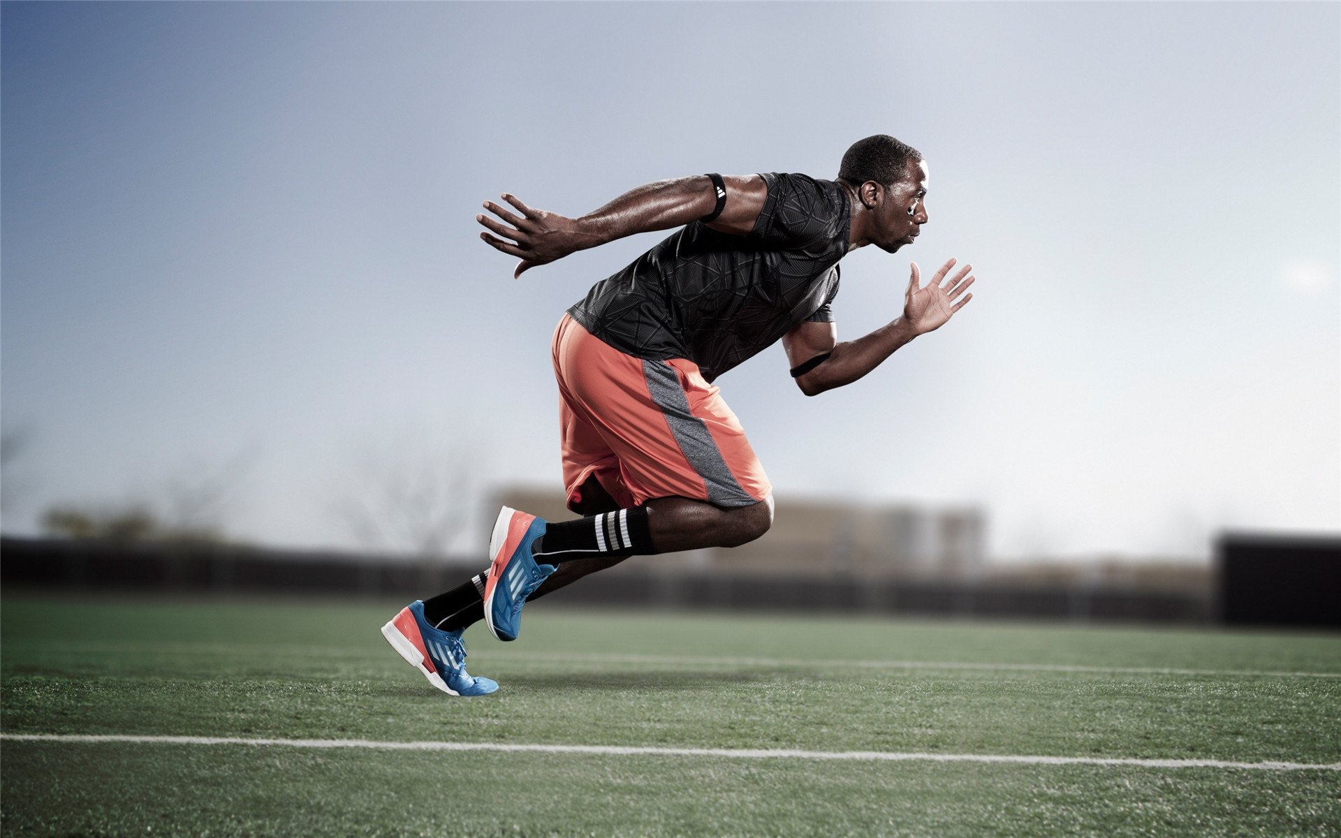 冈比亚男篮在非洲锦标赛中奋勇拼搏,竞争激烈